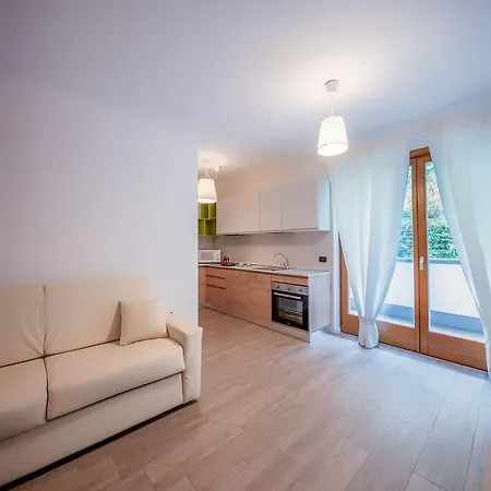 Residenza Finestra Sul Parco Apartment Comano Terme Exterior photo