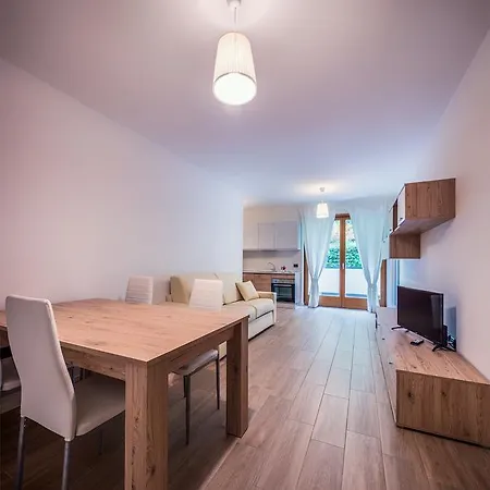 Residenza Finestra Sul Parco Apartment Comano Terme Exterior photo